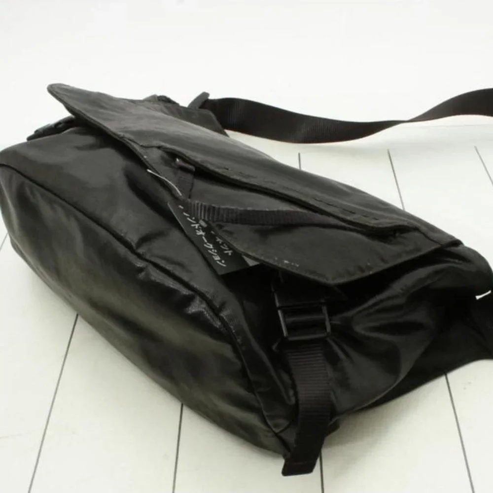 CHANEL black cc